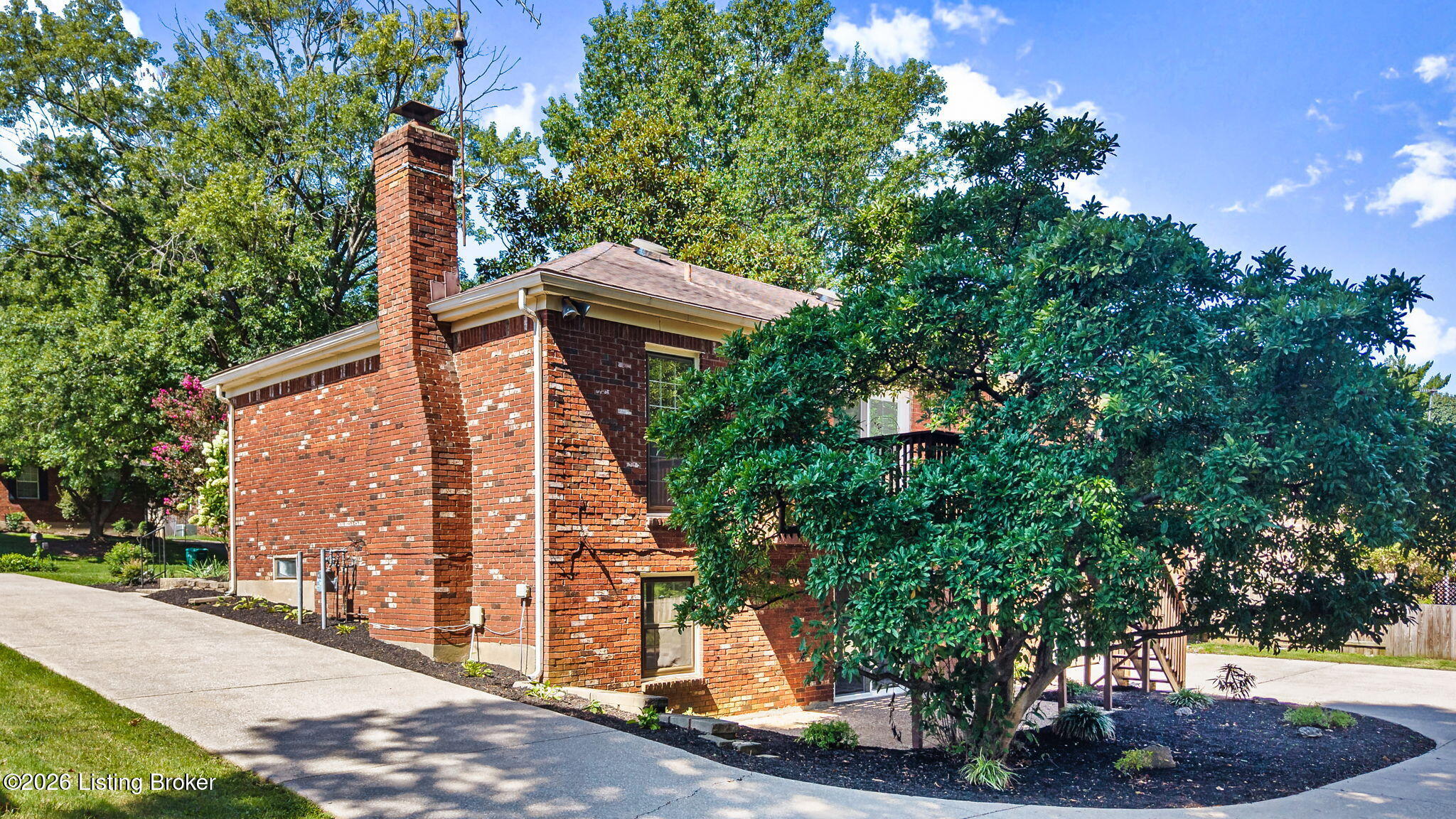7705 Tempsclair Road Louisville, KY 40220 - Photo 6 of 61 6-web-or-mls-DJI_20260818115639_0787_D-E