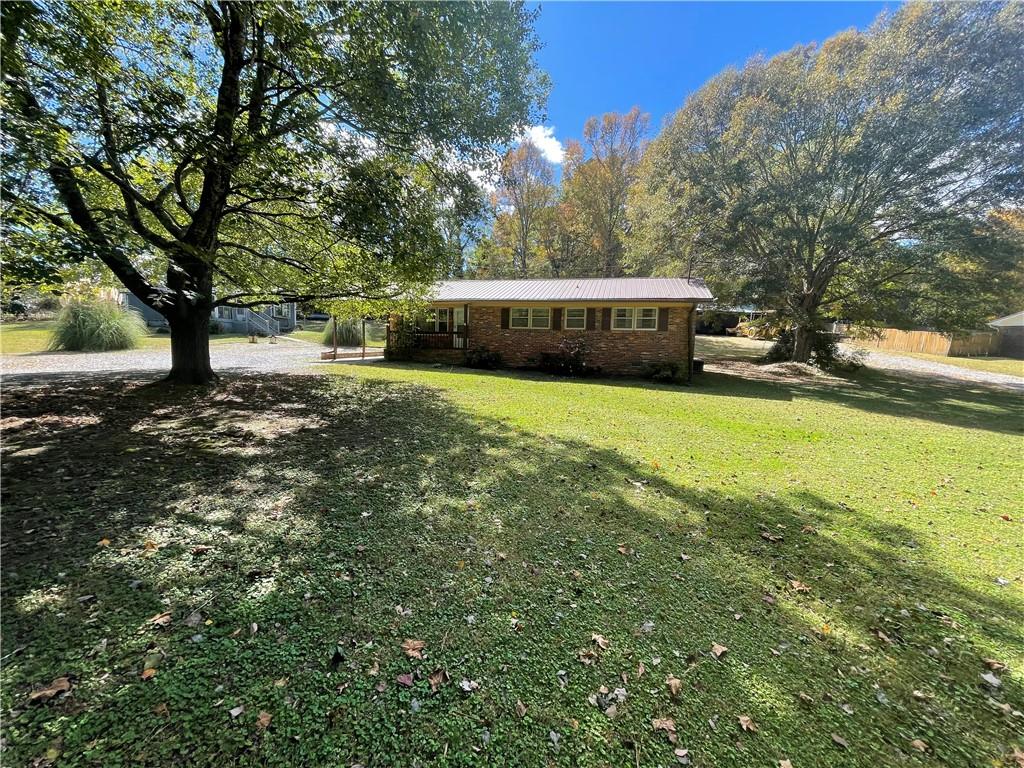 a view of a house with a yard