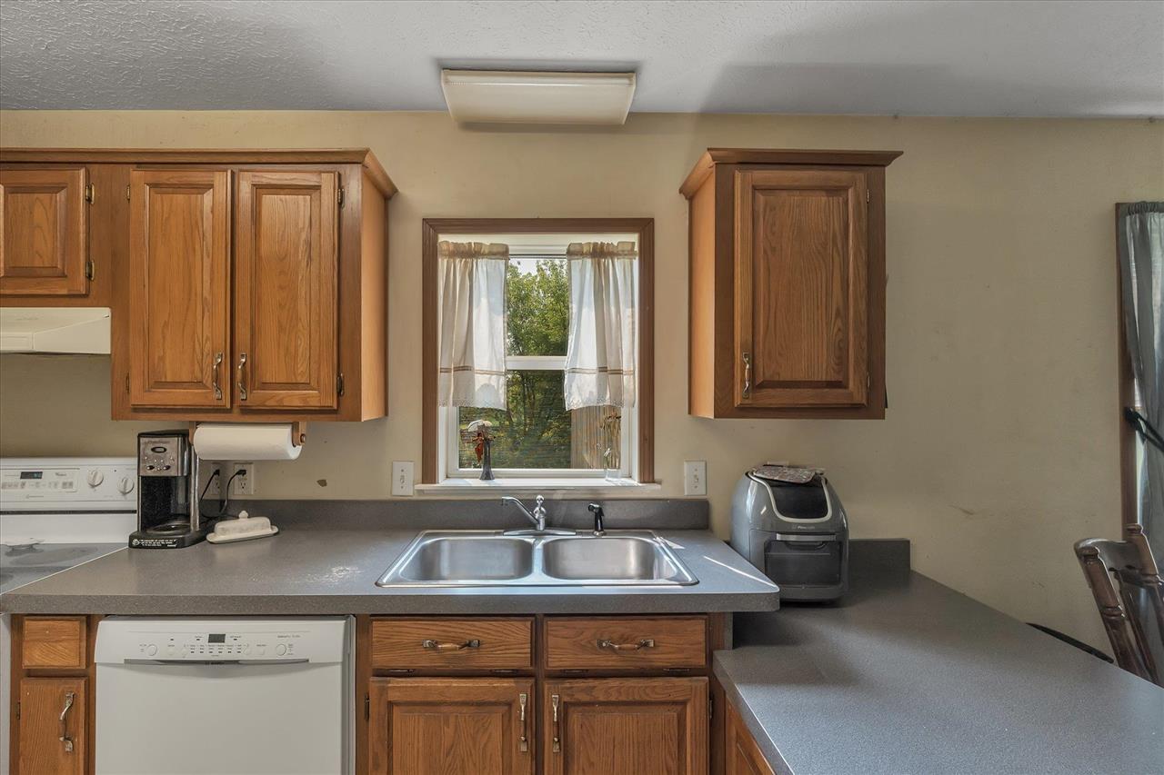 2579 Miller Road Allenton, MI 48002 - Photo 14 of 38