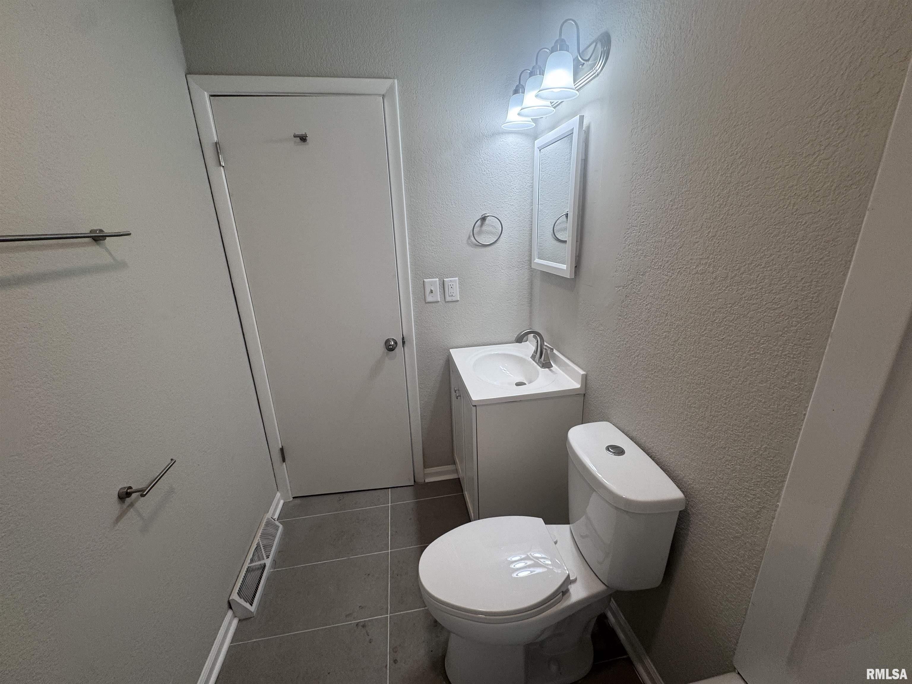 56 Southwood Drive Decatur, IL 62521 - Photo 16 of 27