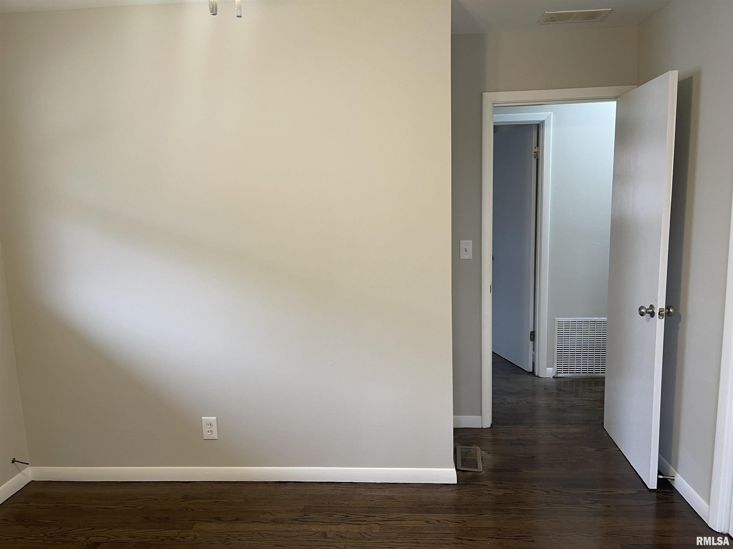 56 Southwood Drive Decatur, IL 62521 - Photo 8 of 27