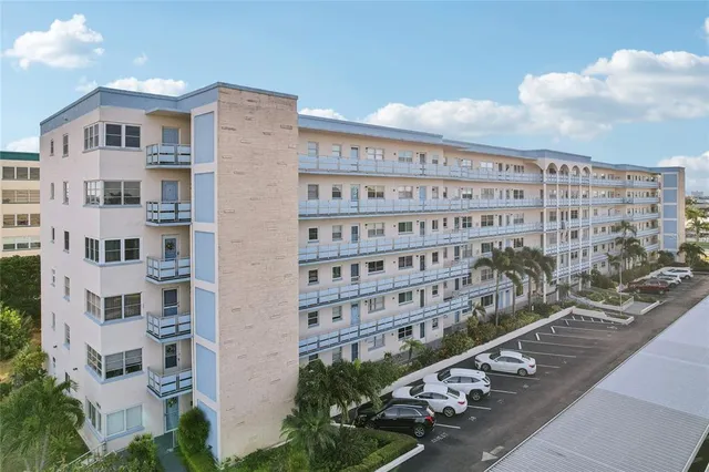 $235,900 | 2850 59th Street South, Unit 501, Gulfport, FL 33707