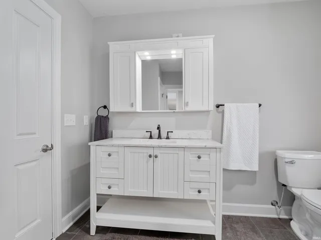 $1,079,000 | 575 East 635 South, Wolcottville, IN 46795