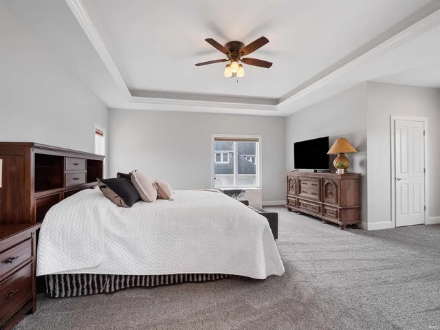 $1,079,000 | 575 East 635 South, Wolcottville, IN 46795