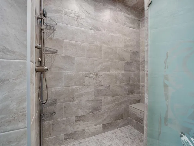 $1,079,000 | 575 East 635 South, Wolcottville, IN 46795