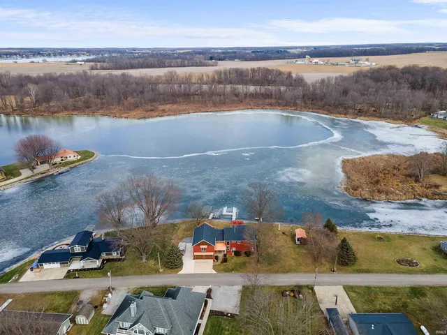 $1,079,000 | 575 East 635 South, Wolcottville, IN 46795