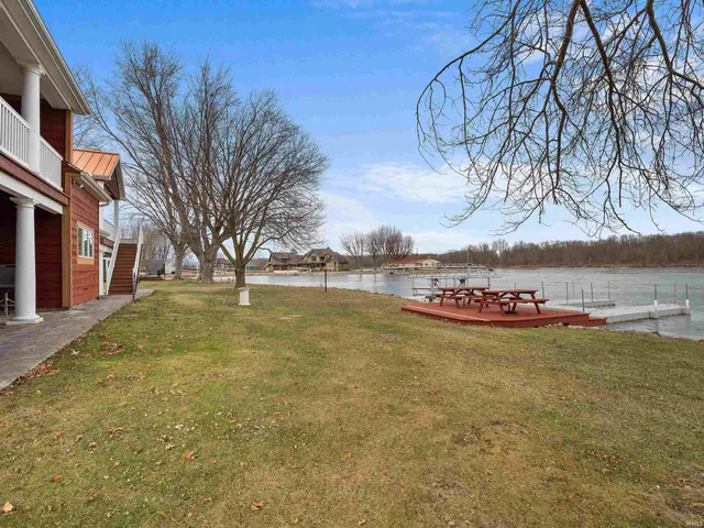 $1,079,000 | 575 East 635 South, Wolcottville, IN 46795