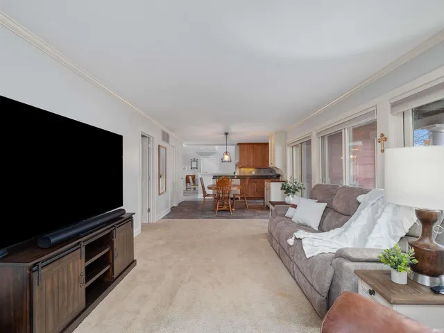 $1,079,000 | 575 East 635 South, Wolcottville, IN 46795