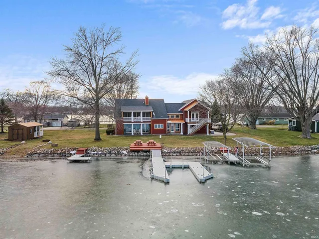 $1,079,000 | 575 East 635 South, Wolcottville, IN 46795