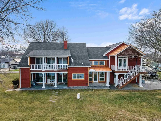 $1,079,000 | 575 East 635 South, Wolcottville, IN 46795
