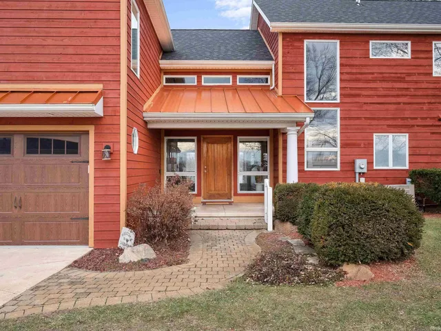 $1,079,000 | 575 East 635 South, Wolcottville, IN 46795