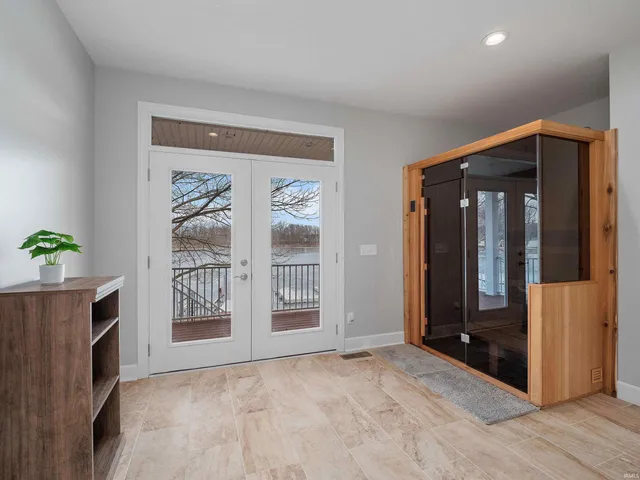 $1,079,000 | 575 East 635 South, Wolcottville, IN 46795