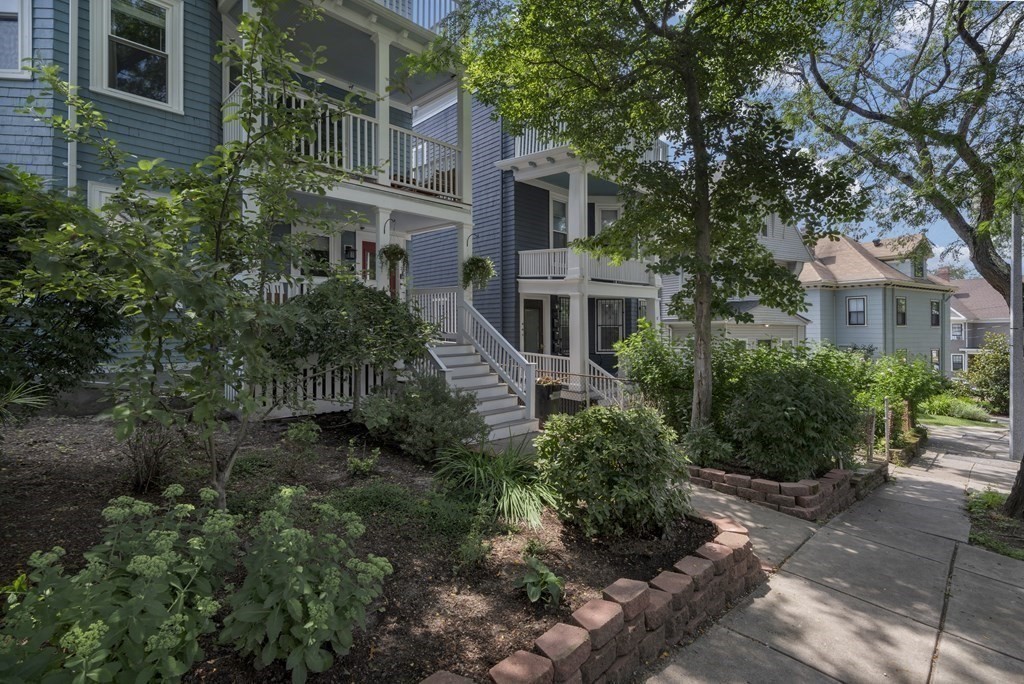 29 Walton Street, Unit 2 Boston, MA 02124 - Photo 18 of 21 a view of a yard in front of house