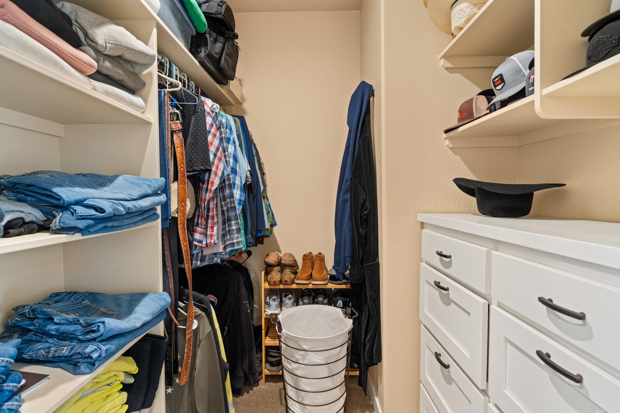 7765 Colonial Way Central Point, OR 97502 - Photo 18 of 50 Closet 1 Primary