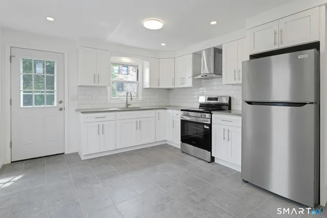 $3,200 | 22 Hackett Circle North, Stamford, CT 06906