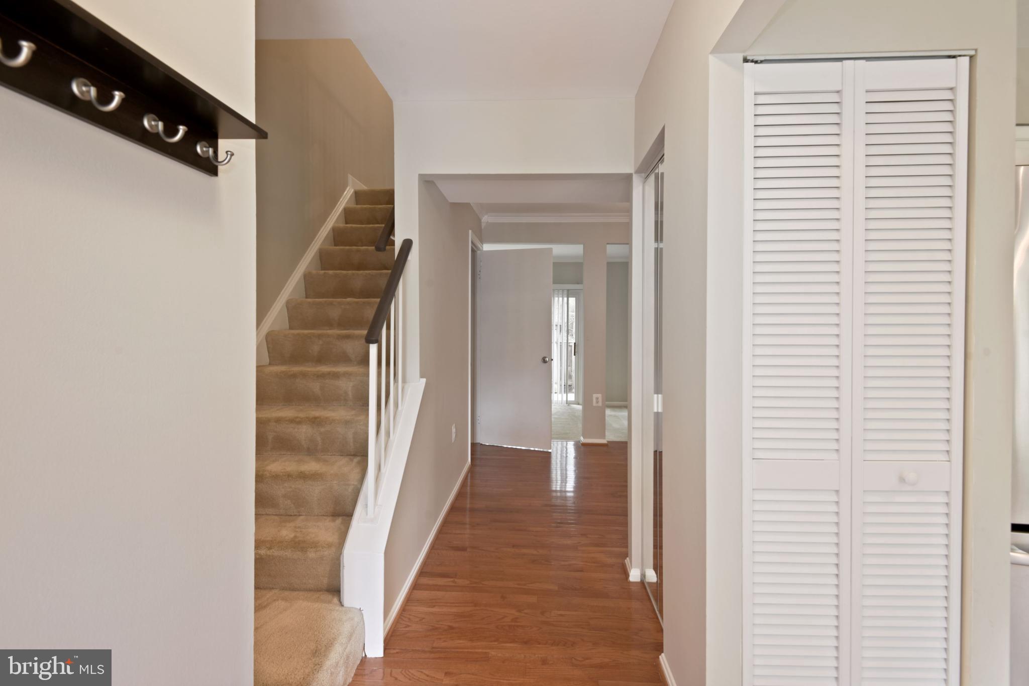 5528 Ridgeton Hill Court Fairfax, VA 22032 - Photo 4 of 34