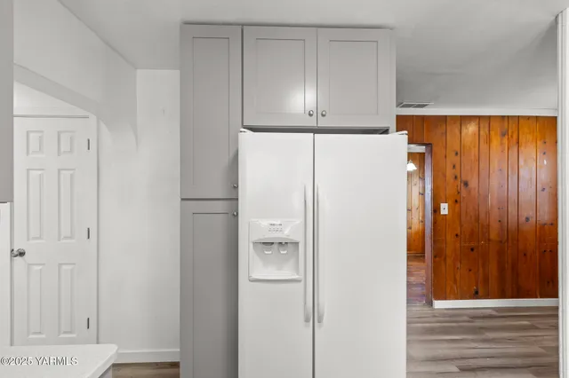 a view of hallway with an empty space