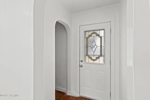 a front view of a mirror