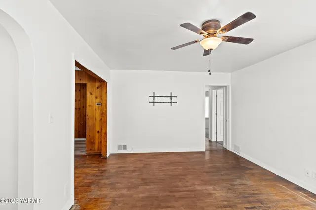 a view of a livingroom with a ceiling fan and window