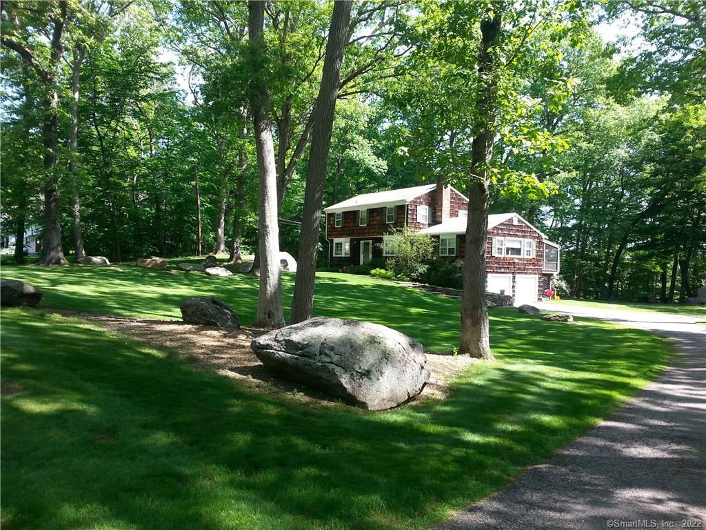 Welcome home! 35 Cardinal Road is located on a picturesque cul-de-sac in lower Weston.