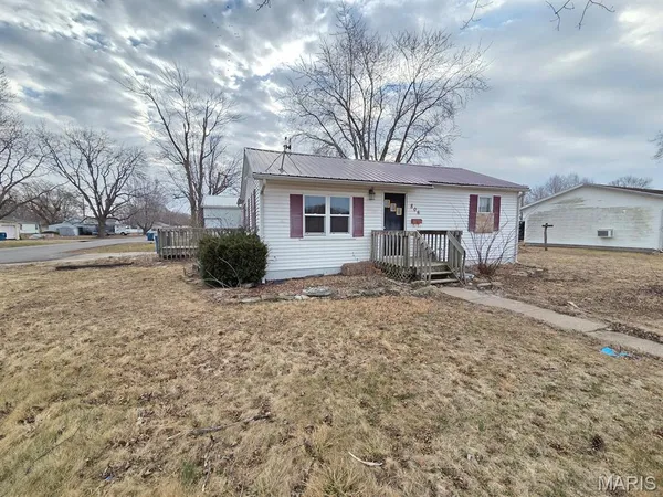 $89,900 | 806 North 8th Street, Canton, MO 63435