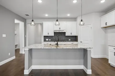 $2,650 | 228 Glenwood Drive, Oak Point, TX 75068