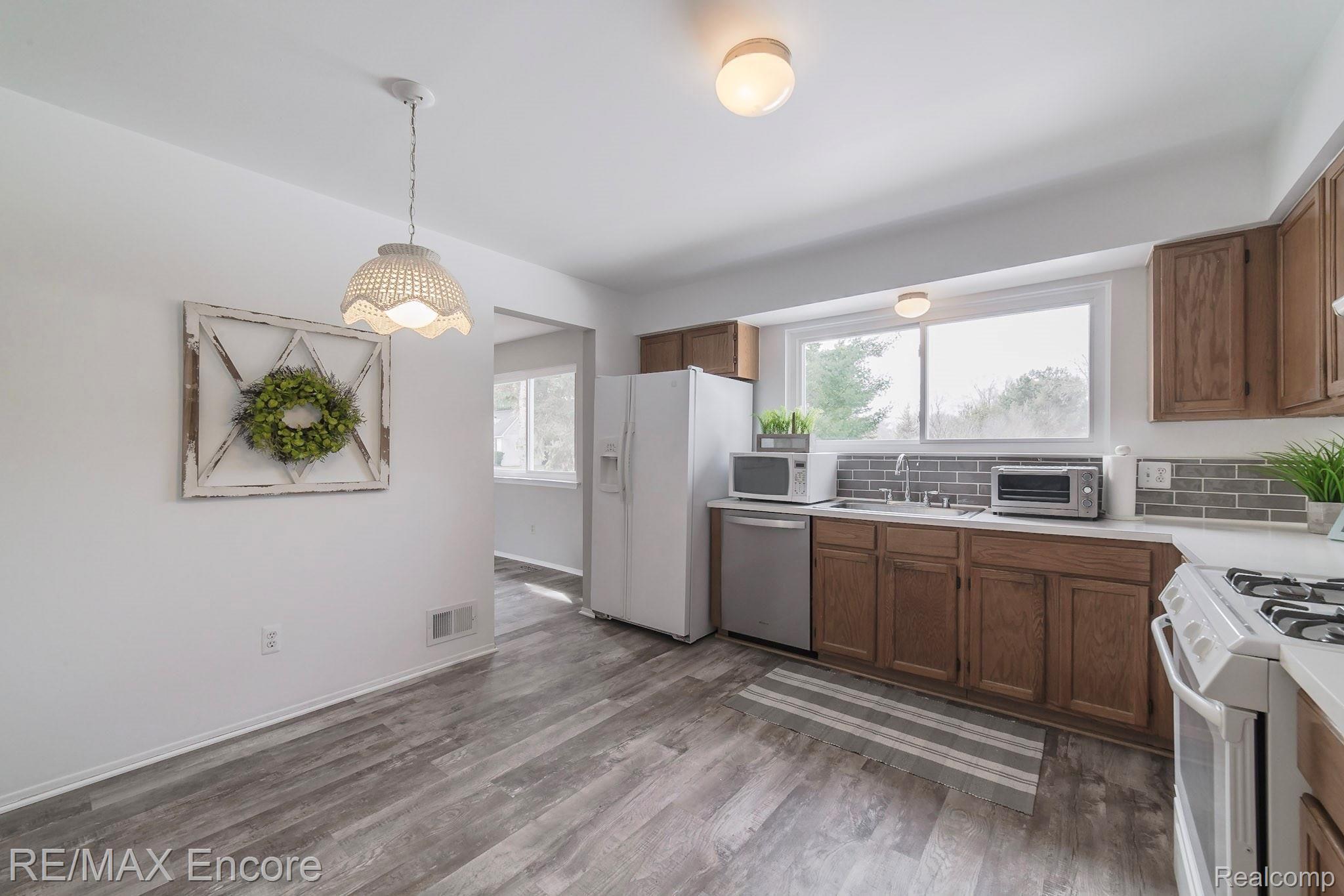 5181 Old Cove Road Clarkston, MI 48346 - Photo 11 of 30 New stainless steel dishwasher (2020) and new ceramic tile backsplash (2020)