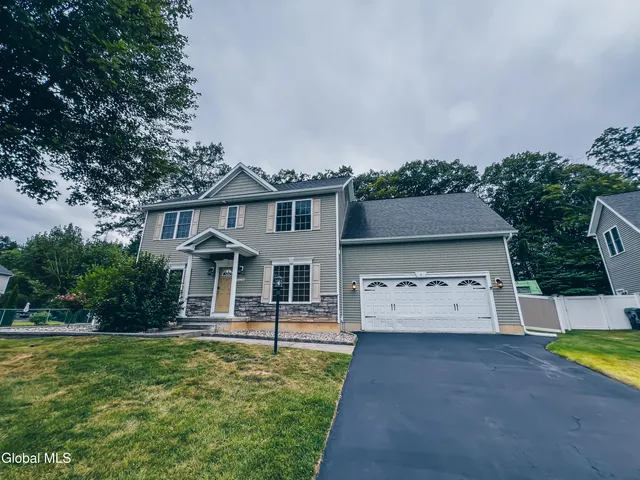 $3,700 | 4 Elizabeth Court, Clifton Park, NY 12065