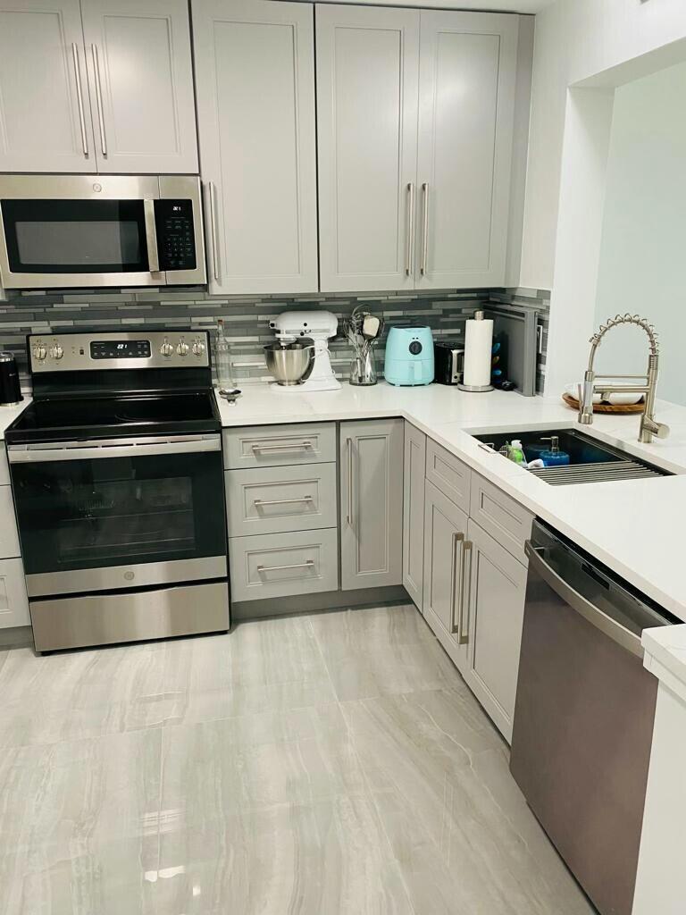 4250 North Hwy A1A, Unit 503 Hutchinson Island, FL 34949 - Photo 18 of 29 kitchen