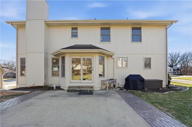 $370,000 | 18906 East 34th Terrace South, Independence, MO 64057