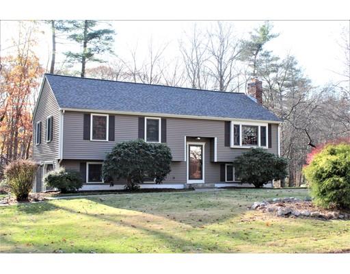 a view of a yard in front of a house