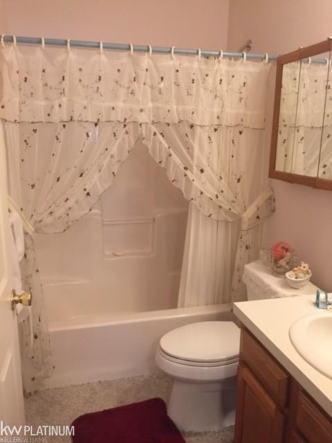 2916 Michigan Road Port Huron, MI 48060 - Photo 14 of 18 31318298-13.JPG