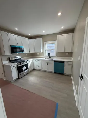 $269,000 | 10426 South Calhoun Avenue, Chicago, IL 60617