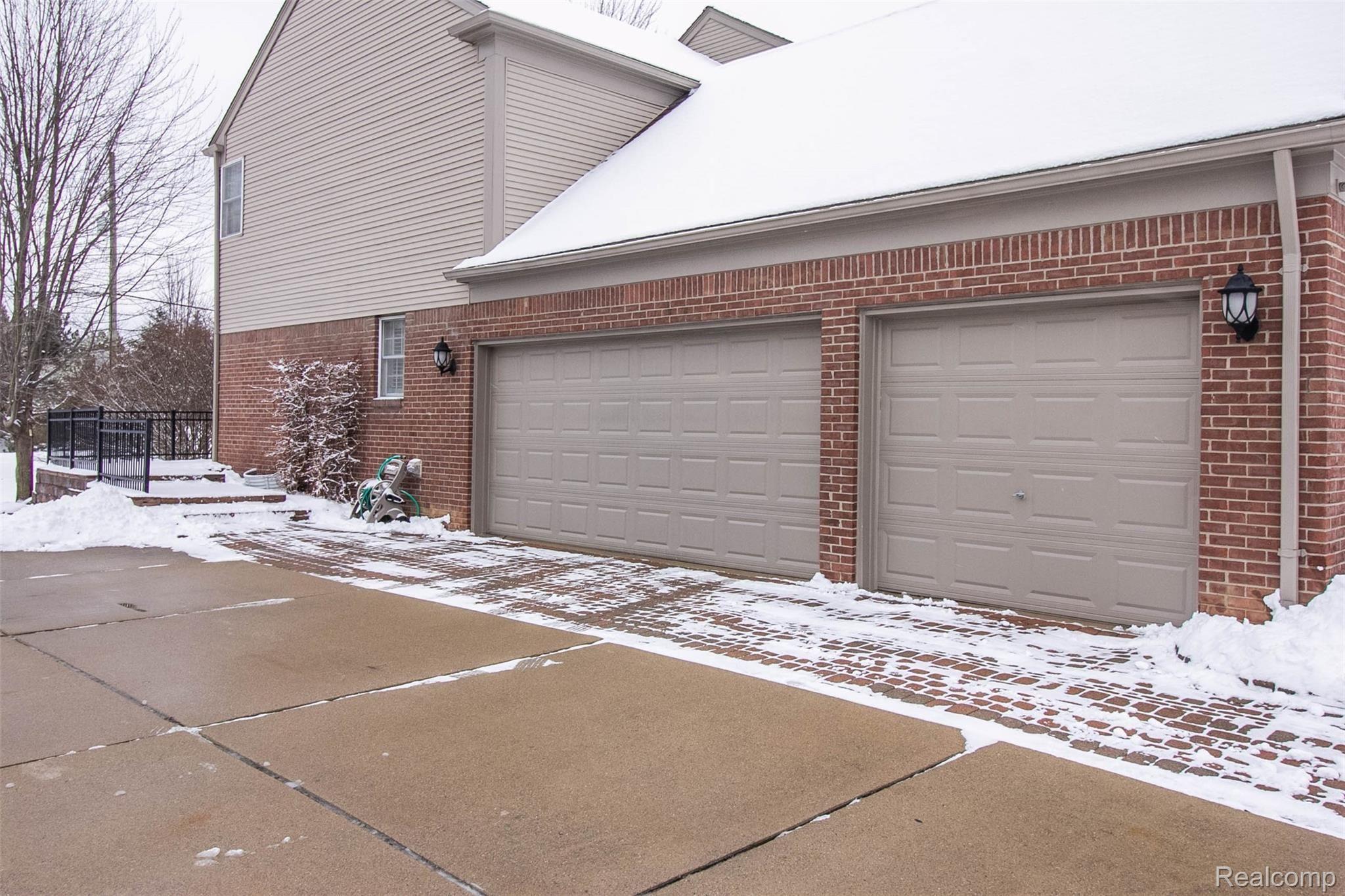 810 Loggers Circle Rochester, MI 48307 - Photo 7 of 73 7.jpg