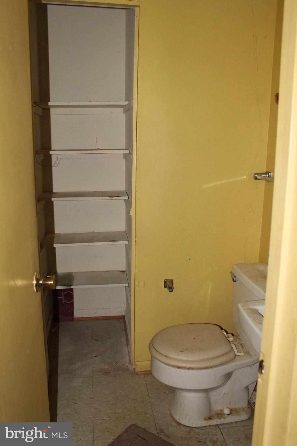 9309 Cross Bow Road Fort Washington, MD 20744 - Photo 15 of 32 Primary Half Bathroom Ensuite