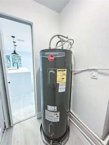 a view of an empty room with a ceiling fan