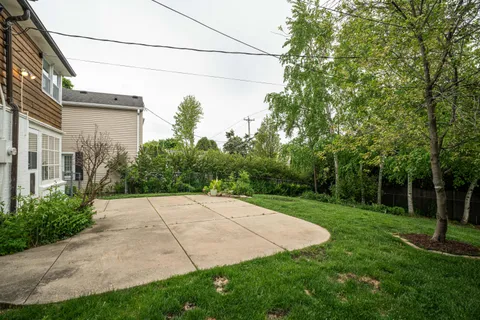 $549,000 | 6221 North Lake Drive, Whitefish Bay, WI 53217