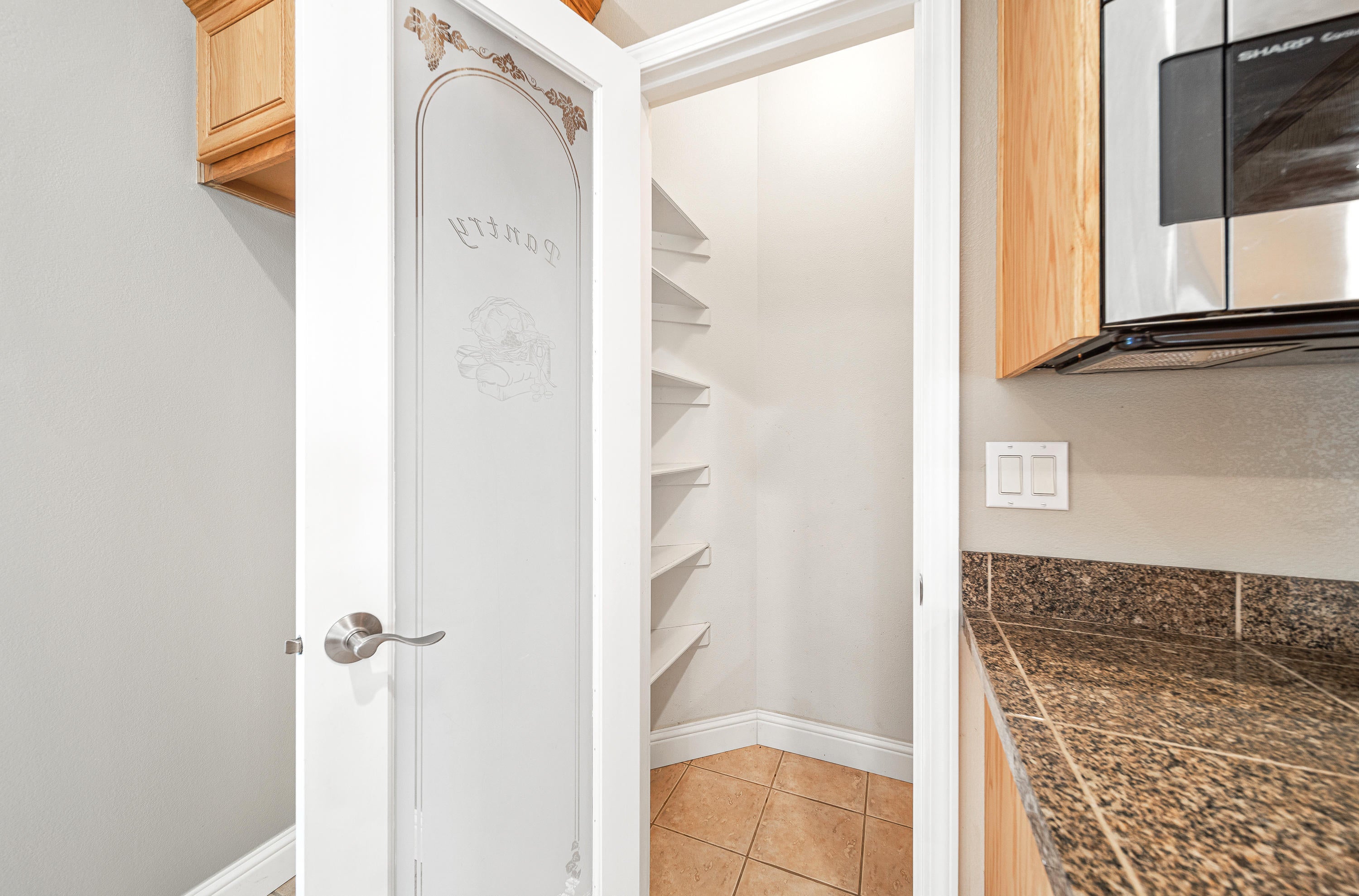 681 Three Pines Road Grants Pass, OR 97526 - Photo 11 of 20 Pantry