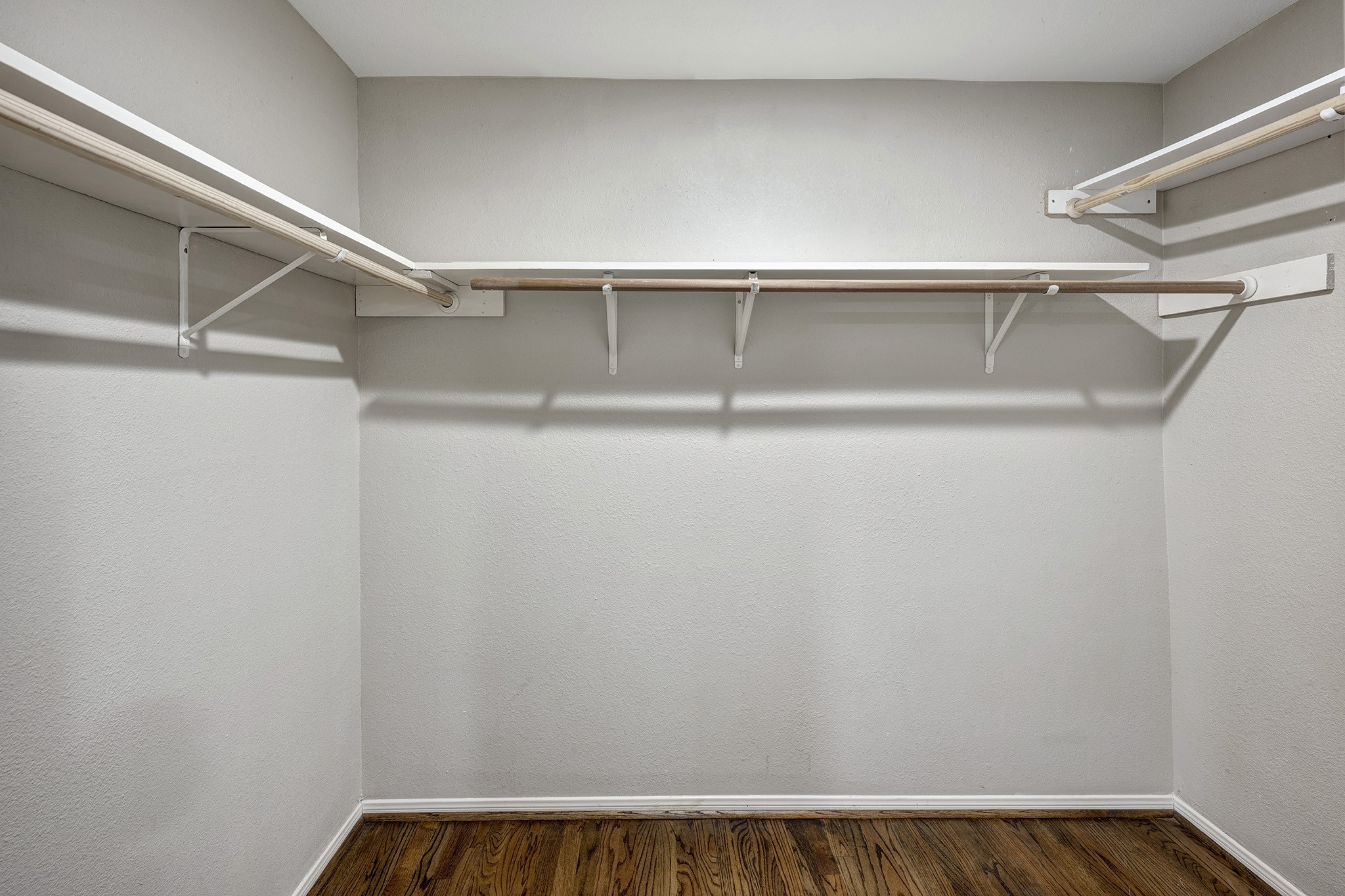 1122 Autrey Street, Unit 5 Houston, TX 77006 - Photo 18 of 32 First of two large upstairs walk in closets off of the bathroom and bedroom.