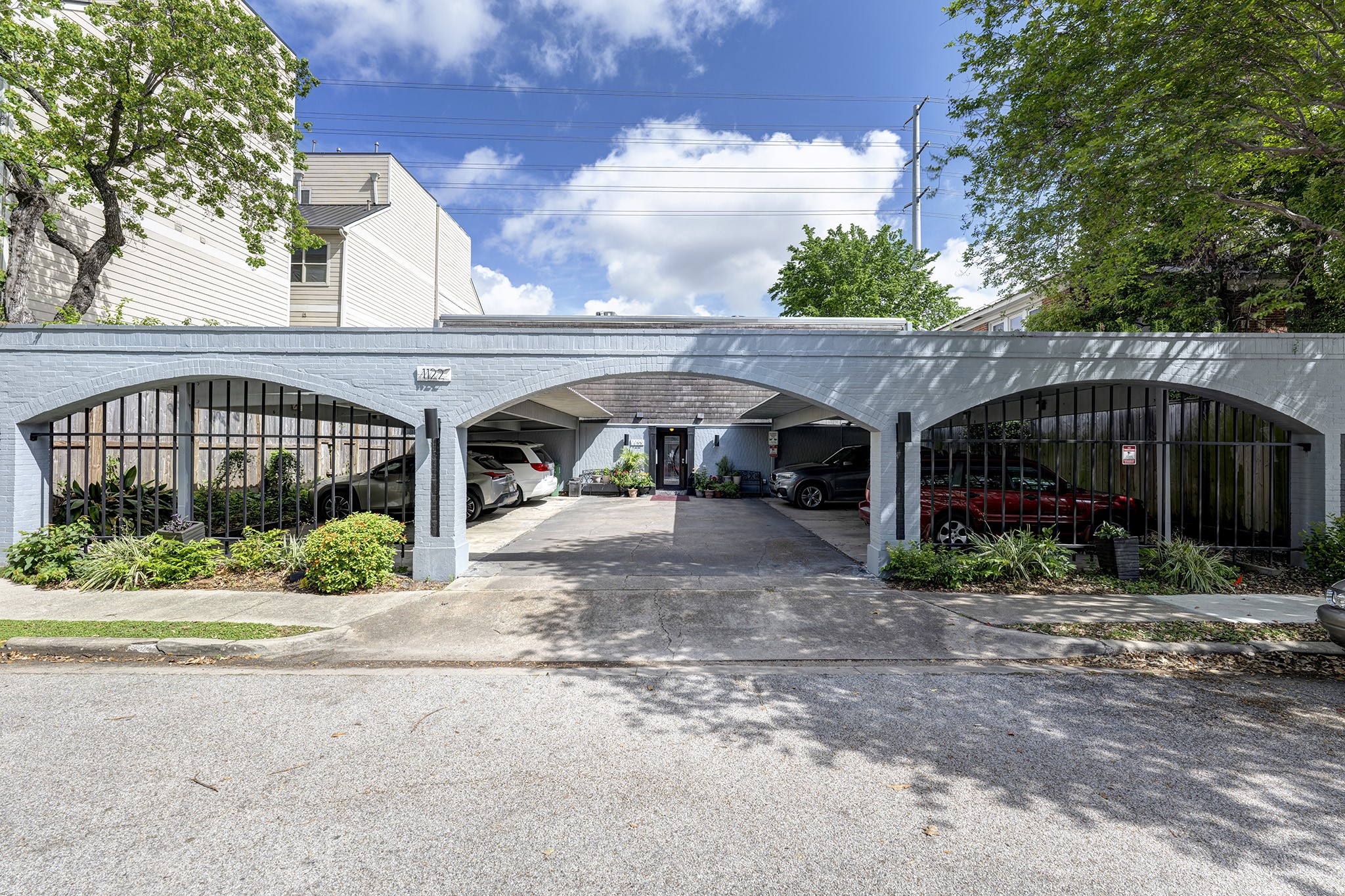 1122 Autrey Street, Unit 5 Houston, TX 77006 - Photo 19 of 32 Distinctive arched entry colonnade to covered parking area. This condo is one of only two two bedroom units in the complex. HOA includes, water, sewer, trash, property insurance, external grounds.