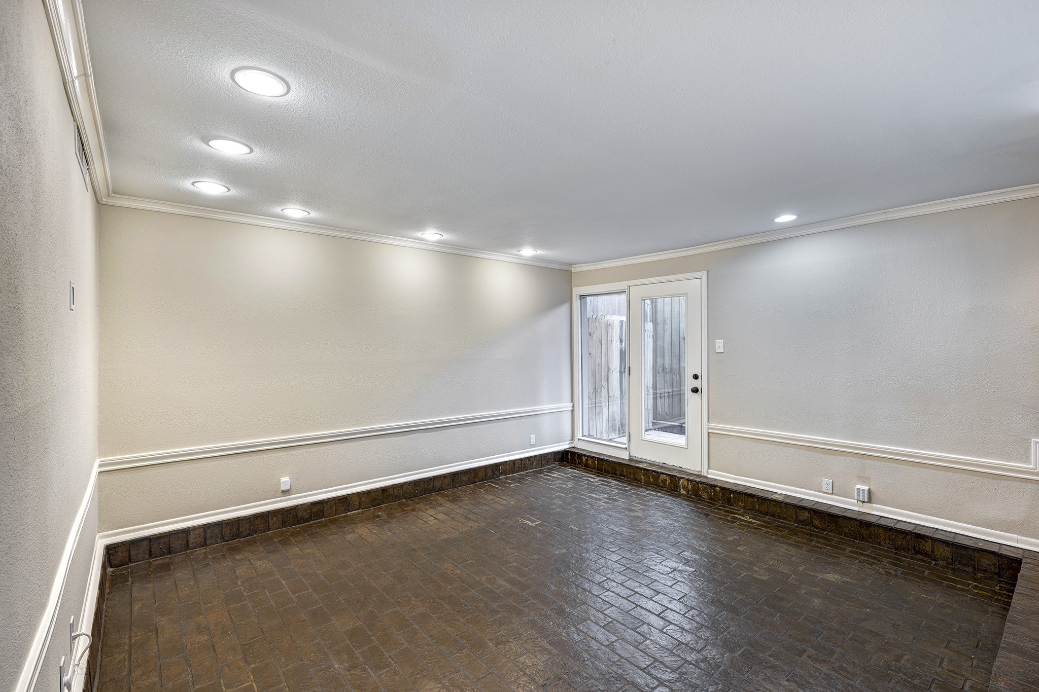 1122 Autrey Street, Unit 5 Houston, TX 77006 - Photo 3 of 32 Large brick floored step down living room with access to large patio.