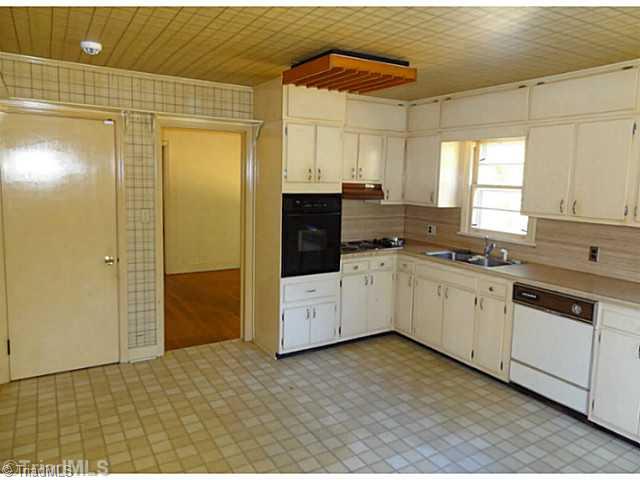 7510 Grapevine Road Lewisville, NC 27023 - Photo 6 of 11 Kitchen.