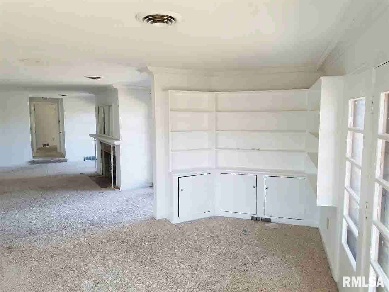 8130 Ridgewood Road Rock Island, IL 61201 - Photo 3 of 24 Gallery Image 3