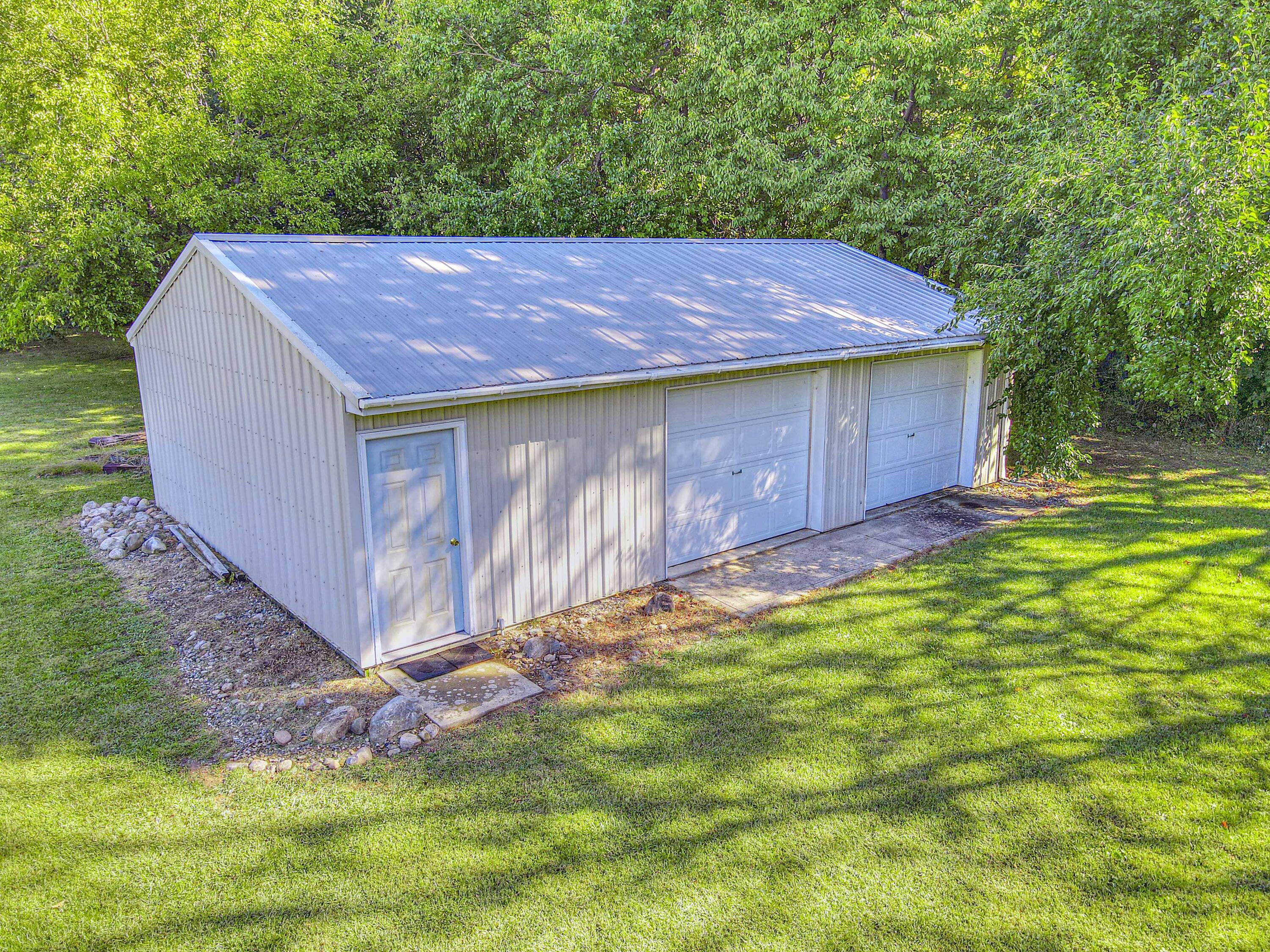 15155 South County Line Road Tekonsha, MI 49092 - Photo 32 of 37 15155 S County Line Rd 16