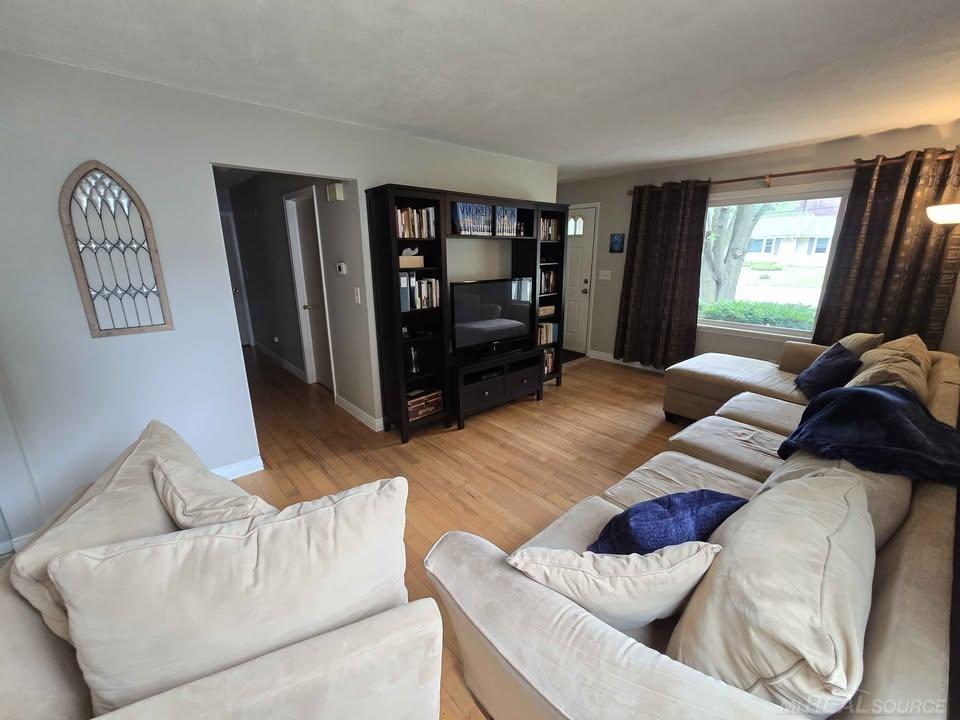 550 Brookside Road Ypsilanti, MI 48197 - Photo 6 of 22 50184327-e24d8c98-5af4-45ea-bc5c-f980c7375a9b.JPG
