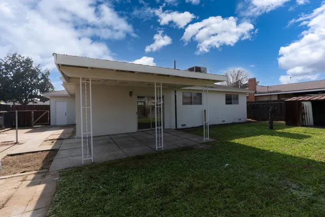 $369,900 | 4891 East Rialto Avenue, Fresno, CA 93726