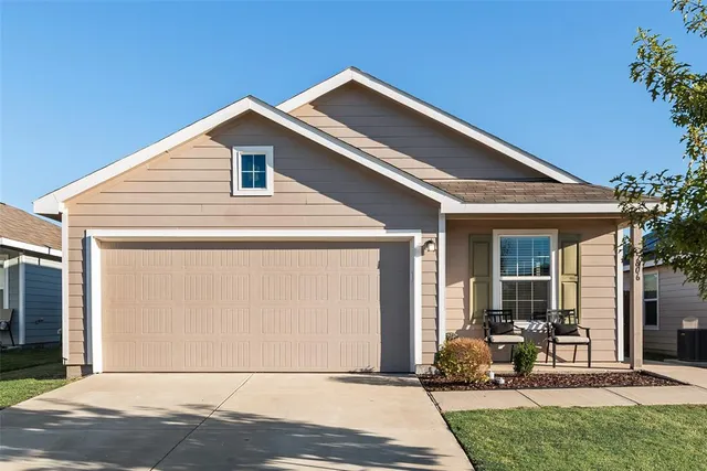 a front view of house with yard