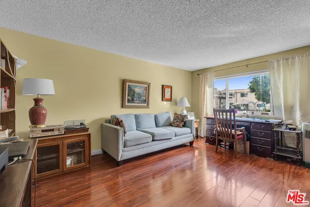 $275,000 | 11813 Runnymede Street, Unit 17, North Hollywood, CA 91605