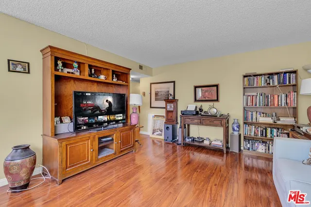 $275,000 | 11813 Runnymede Street, Unit 17, North Hollywood, CA 91605