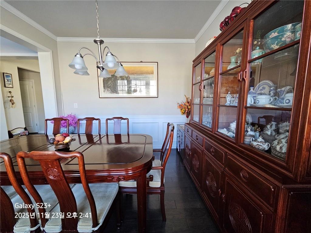 1909 Lakeview Bend Way Buford, GA 30519 - Photo 10 of 30 a dining room with furniture and window
